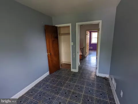 Entry Way - 8 Mardrew Rd, Baltimore, MD 21229 photo 4 of 5
