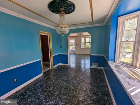 Entry Way - 8 Mardrew Rd, Baltimore, MD 21229 photo 1 of 5