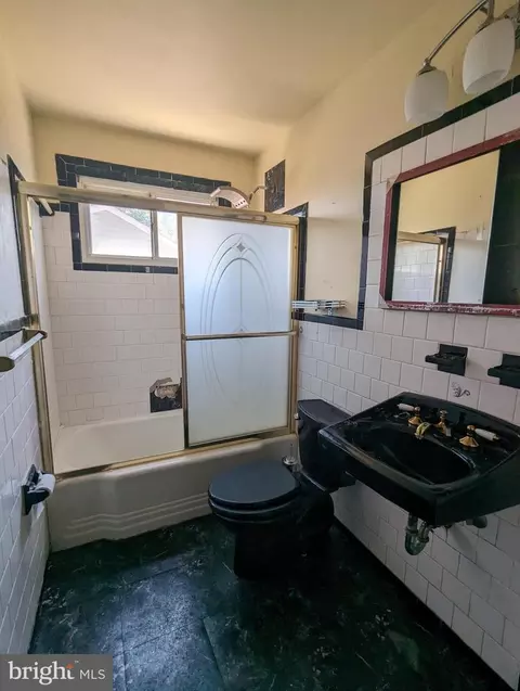 Bath - 8 Mardrew Rd, Baltimore, MD 21229 photo 1 of 2