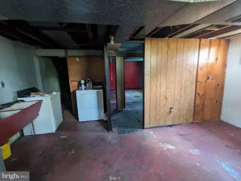 Entry Way - 8 Mardrew Rd, Baltimore, MD 21229 photo 5 of 5