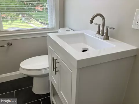 Bath - 1057 Upnor Rd, Baltimore, MD 21212 photo 1 of 3
