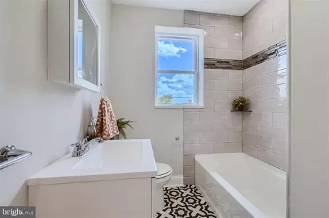 Bath - 2901 Elgin Ave, Baltimore, MD 21216 photo 1 of 3