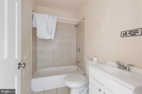 1428 Mcculloh St, Baltimore, MD 21217 photo 17