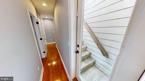 Entry Way - 3305 Odonnell St, Baltimore, MD 21224 photo 12 of 18