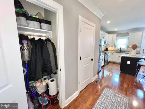 Entry Way - 3305 Odonnell St, Baltimore, MD 21224 photo 14 of 18