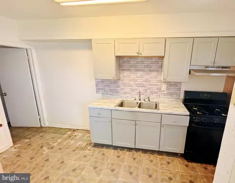 Entry Way - 3516 Ingleside Ave, Baltimore, MD 21215 photo 2 of 3