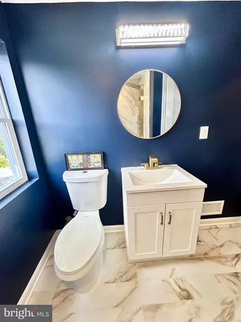 Bath - 1221 Walker Ave, Baltimore, MD 21239 photo 3 of 6