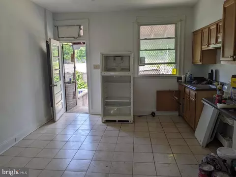 Entry Way - 930 N Payson St, Baltimore, MD 21217 photo 2 of 2