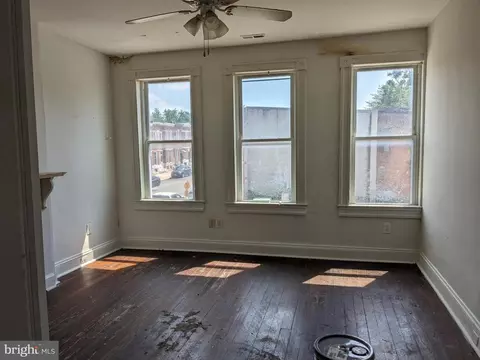 Living - 930 N Payson St, Baltimore, MD 21217 photo 1 of 1