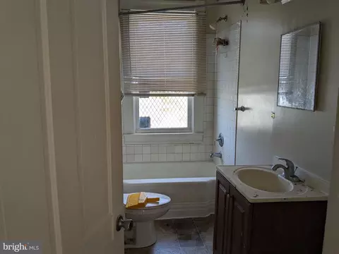 Bath - 930 N Payson St, Baltimore, MD 21217 photo 1 of 1