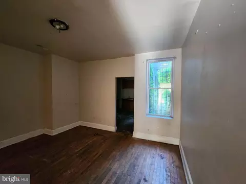 Living - 312 S Monroe St, Baltimore, MD 21223 photo 2 of 5
