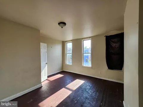 Living - 312 S Monroe St, Baltimore, MD 21223 photo 4 of 5