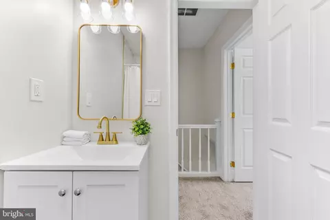 Bath - 339 Marydell Rd, Baltimore, MD 21229 photo 1 of 4