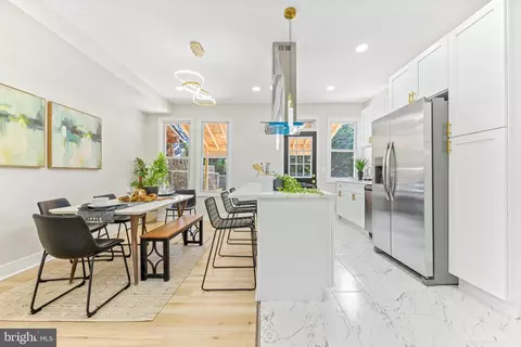 Dining - 339 Marydell Rd, Baltimore, MD 21229 photo 1 of 2