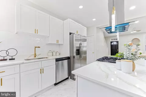 Kitchen - 339 Marydell Rd, Baltimore, MD 21229 photo 2 of 2
