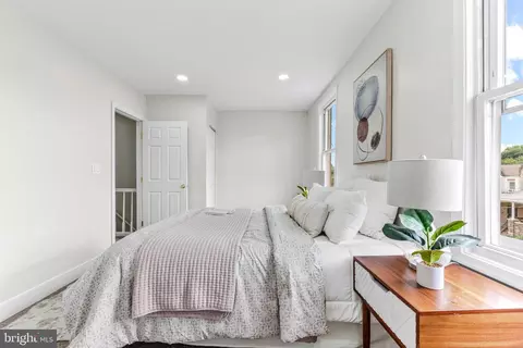 Bedroom - 339 Marydell Rd, Baltimore, MD 21229 photo 2 of 4