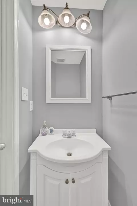 Bath - 349 Whitridge Ave, Baltimore, MD 21218 photo 1 of 2