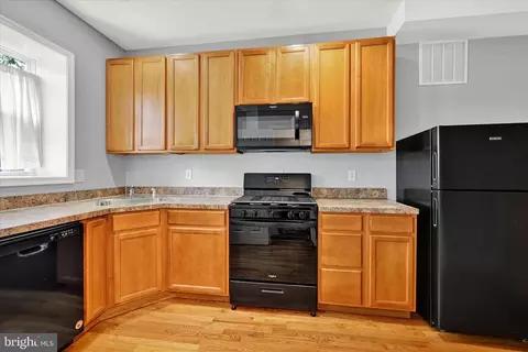 Kitchen - 349 Whitridge Ave, Baltimore, MD 21218 photo 3 of 4