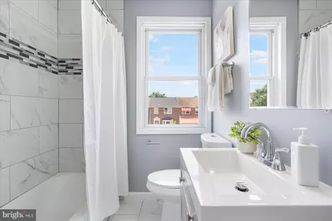 Bath - 1214 Glenhaven Rd, Baltimore, MD 21239 photo 4 of 4