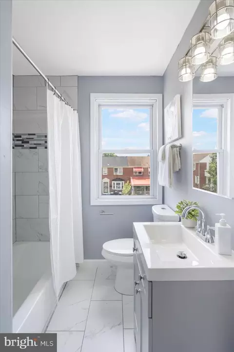 Bath - 1214 Glenhaven Rd, Baltimore, MD 21239 photo 3 of 4