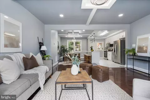 Entry Way - 1214 Glenhaven Rd, Baltimore, MD 21239 photo 3 of 6