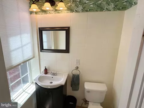 409 E 28th St E, Baltimore, MD 21218 photo 15