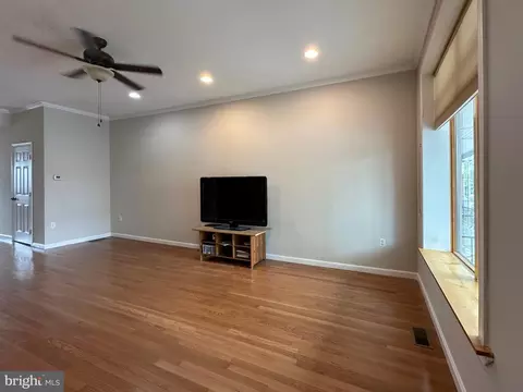 409 E 28th St E, Baltimore, MD 21218 photo 10
