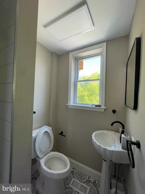 Bath - 2728 E Chase St, Baltimore, MD 21213 photo 2 of 4