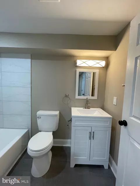 Bath - 2728 E Chase St, Baltimore, MD 21213 photo 3 of 4