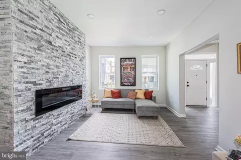 Entry Way - 2809 Baker St, Baltimore, MD 21216 photo 2 of 10