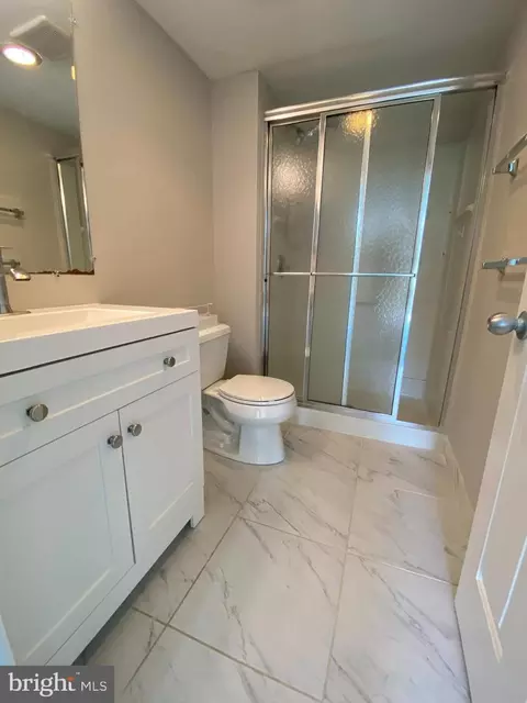 Bath - 2903 Fallstaff Rd #302, Baltimore, MD 21209 photo 1 of 3