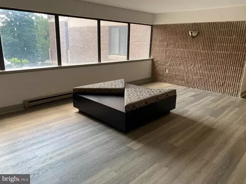 Living - 2903 Fallstaff Rd #302, Baltimore, MD 21209 photo 1 of 2