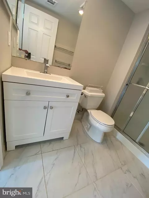Bath - 2903 Fallstaff Rd #302, Baltimore, MD 21209 photo 2 of 3