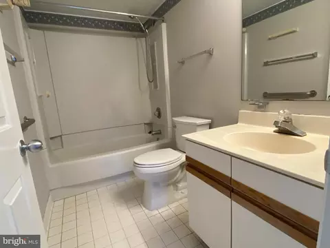 Bath - 2903 Fallstaff Rd #302, Baltimore, MD 21209 photo 3 of 3