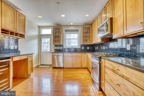 725 S Potomac St, Baltimore, MD 21224
