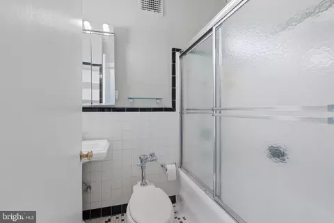 Bath - 1 E Chase St #709, Baltimore, MD 21202 photo 1 of 3