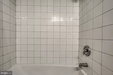 Bath - 11 W Biddle St #11B, Baltimore, MD 21201 photo 3 of 4