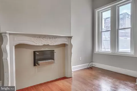 Living - 11 W Biddle St #11B, Baltimore, MD 21201 photo 6 of 6