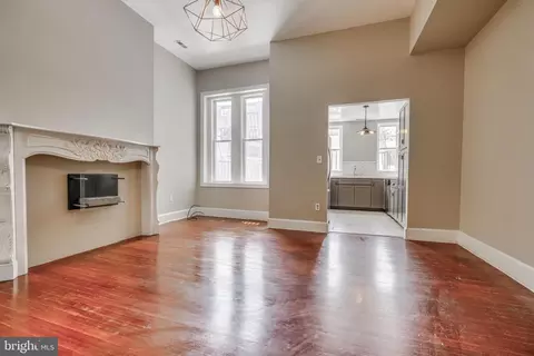 Living - 11 W Biddle St #11B, Baltimore, MD 21201 photo 1 of 6