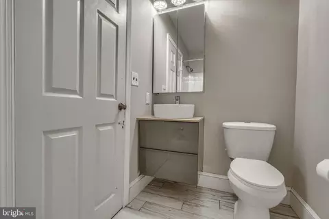 Bath - 11 W Biddle St #11B, Baltimore, MD 21201 photo 4 of 4
