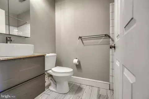 Bath - 11 W Biddle St #11B, Baltimore, MD 21201 photo 1 of 4