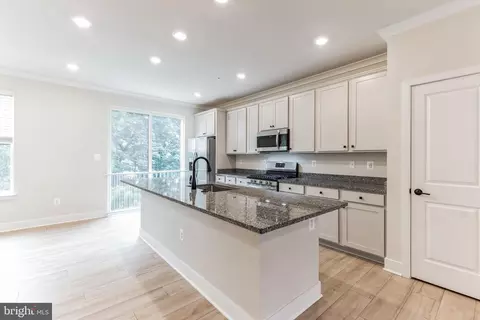 Entry Way - 4205 Laplata Ave, Baltimore, MD 21211 photo 3 of 10