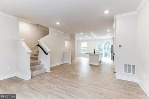 Entry Way - 4205 Laplata Ave, Baltimore, MD 21211 photo 2 of 10