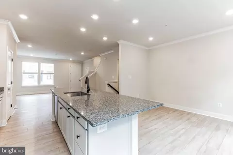 Entry Way - 4205 Laplata Ave, Baltimore, MD 21211 photo 4 of 10