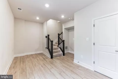 Entry Way - 4205 Laplata Ave, Baltimore, MD 21211 photo 9 of 10