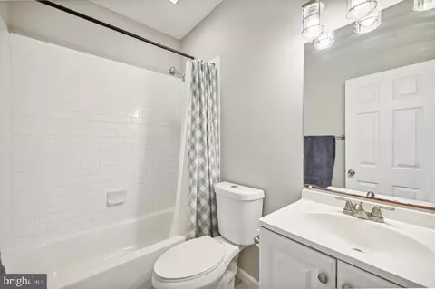 Bath - 616 E 36th St, Baltimore, MD 21218 photo 1 of 2