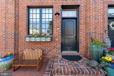 901 S Eaton St, Baltimore, MD 21224