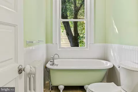 Bath - 2702 Hamilton Ave, Baltimore, MD 21214 photo 4 of 6