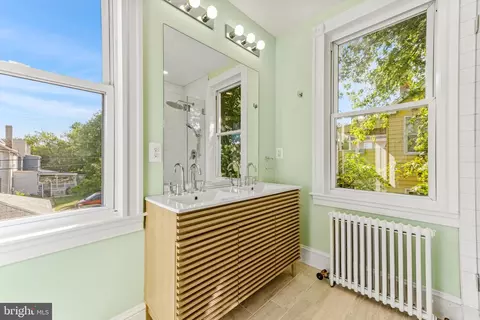 Bath - 2702 Hamilton Ave, Baltimore, MD 21214 photo 1 of 6
