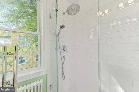 Bath - 2702 Hamilton Ave, Baltimore, MD 21214 photo 3 of 6